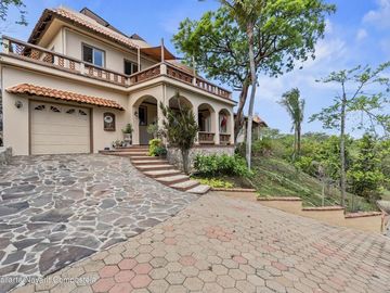 Casa sustentable con jacuzzi y vistas al mar en Higuera Blanca