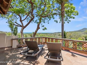 Casa sustentable con jacuzzi y vistas al mar en Higuera Blanca