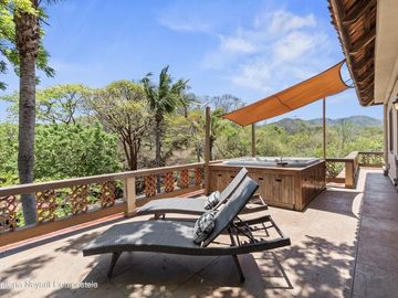 Casa sustentable con jacuzzi y vistas al mar en Higuera Blanca