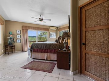 Casa sustentable con jacuzzi y vistas al mar en Higuera Blanca