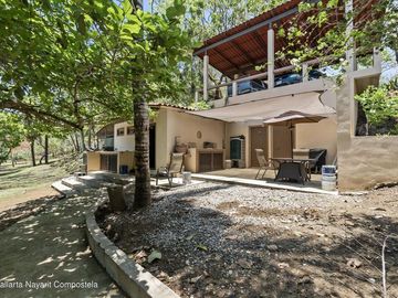 Casa sustentable con jacuzzi y vistas al mar en Higuera Blanca