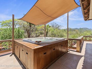 Casa sustentable con jacuzzi y vistas al mar en Higuera Blanca