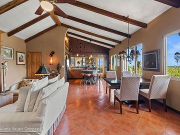 Casa sustentable con jacuzzi y vistas al mar en Higuera Blanca