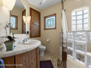 Casa sustentable con jacuzzi y vistas al mar en Higuera Blanca
