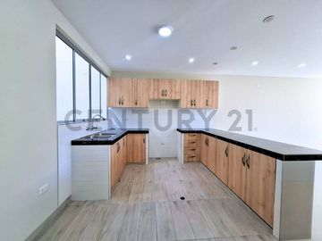 VENTA DE CASA EN ESTRENO EN TACNA