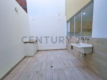 VENTA DE CASA EN ESTRENO EN TACNA