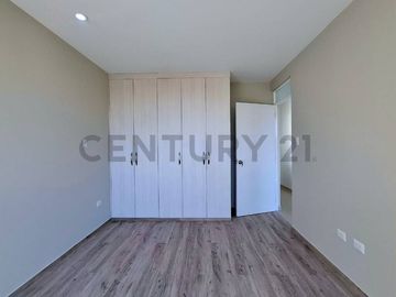 VENTA DE CASA EN ESTRENO EN TACNA