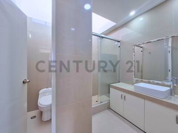 VENTA DE CASA EN ESTRENO EN TACNA