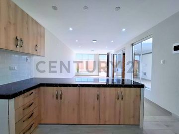 VENTA DE CASA EN ESTRENO EN TACNA