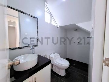 VENTA DE CASA EN ESTRENO EN TACNA