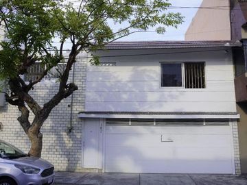 FRACC. REFORMA, Casa en VENTA con doble frente y 3 recamaras