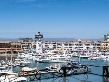 Departamento en  Venta en Las Palmas 1 frente a Marina Vallarta.