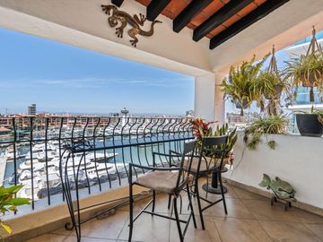 Departamento en  Venta en Las Palmas 1 frente a Marina Vallarta.