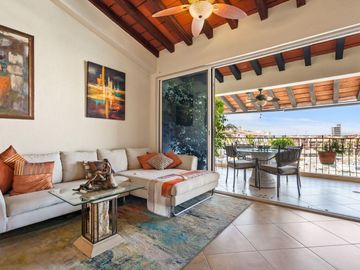 Departamento en  Venta en Las Palmas 1 frente a Marina Vallarta.