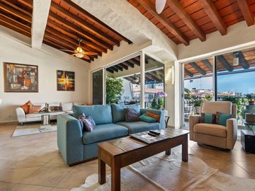 Departamento en  Venta en Las Palmas 1 frente a Marina Vallarta.