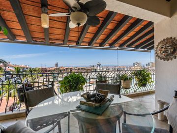 Departamento en  Venta en Las Palmas 1 frente a Marina Vallarta.