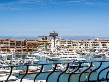Departamento en  Venta en Las Palmas 1 frente a Marina Vallarta.