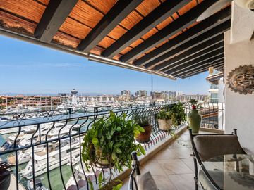 Departamento en  Venta en Las Palmas 1 frente a Marina Vallarta.