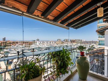 Departamento en  Venta en Las Palmas 1 frente a Marina Vallarta.