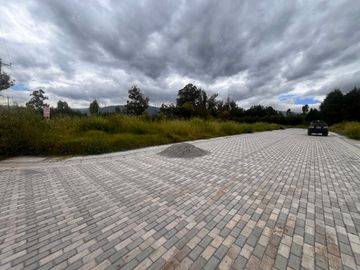 Lotes de 1000 m² de Venta en Puembo