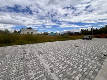 Lotes de 1000 m² de Venta en Puembo