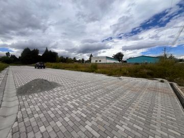 Lotes de 1000 m² de Venta en Puembo