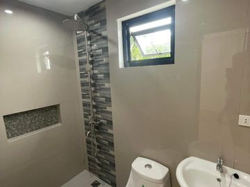 Single Detached w/4 Bedrooms For Sale in Brgy. Mabini, Lipa City, Batangas-EA