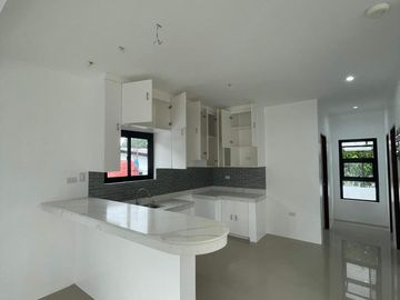 Single Detached w/4 Bedrooms For Sale in Brgy. Mabini, Lipa City, Batangas-EA