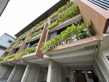 Cubao Quezon City For Sale 4 storey Townhouse 4 Bedrooms near Edsa rg