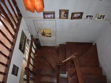 Casa mas departamento con PARQUE Y COCHERA