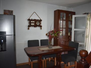 Casa mas departamento con PARQUE Y COCHERA