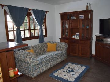 Casa mas departamento con PARQUE Y COCHERA