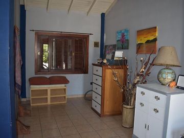 Casa mas departamento con PARQUE Y COCHERA