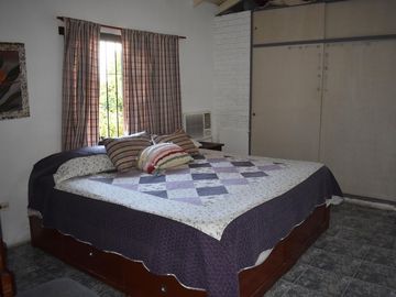 Casa mas departamento con PARQUE Y COCHERA