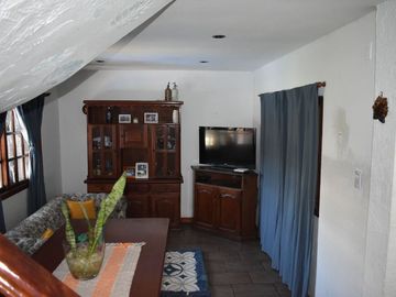 Casa mas departamento con PARQUE Y COCHERA