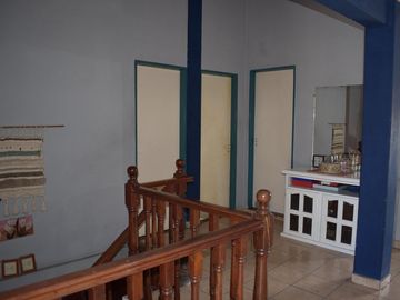 Casa mas departamento con PARQUE Y COCHERA