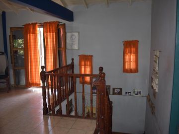 Casa mas departamento con PARQUE Y COCHERA
