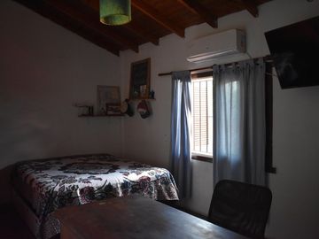 Casa mas departamento con PARQUE Y COCHERA