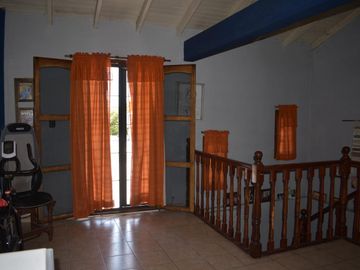 Casa mas departamento con PARQUE Y COCHERA