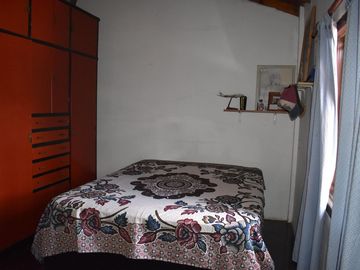 Casa mas departamento con PARQUE Y COCHERA