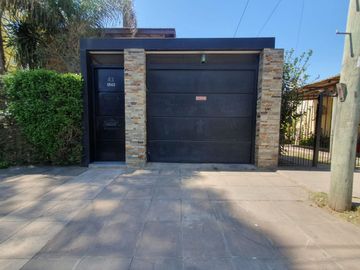 CASA 4 AMB EN GARIN CENTRO CON PILETA