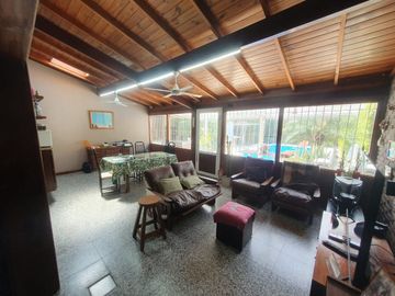 CASA 4 AMB EN GARIN CENTRO CON PILETA