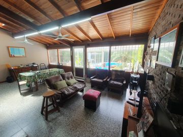 CASA 4 AMB EN GARIN CENTRO CON PILETA