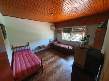 CASA 4 AMB EN GARIN CENTRO CON PILETA