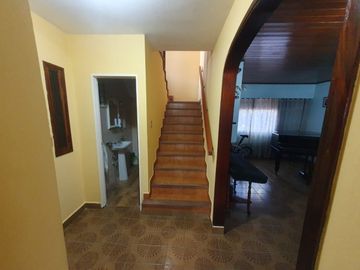 CASA 4 AMB EN GARIN CENTRO CON PILETA