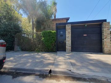 CASA 4 AMB EN GARIN CENTRO CON PILETA