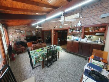 CASA 4 AMB EN GARIN CENTRO CON PILETA