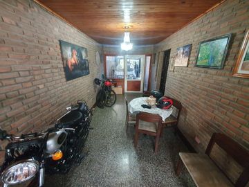 CASA 4 AMB EN GARIN CENTRO CON PILETA