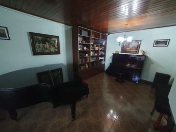 CASA 4 AMB EN GARIN CENTRO CON PILETA