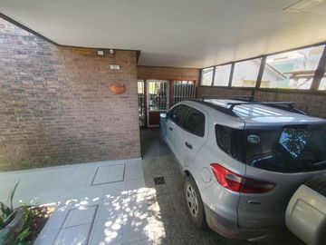 CASA 4 AMB EN GARIN CENTRO CON PILETA